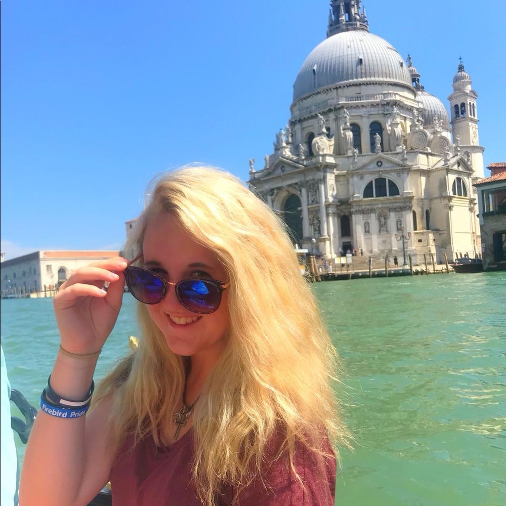 Meet your Posher, Melissa